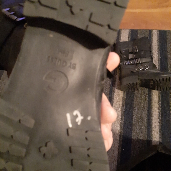 Shoes - Picture 2 of 4